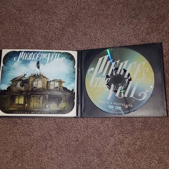 *****5FOR25******.      Pierce the veil DVD and CD - Picture 3 of 3